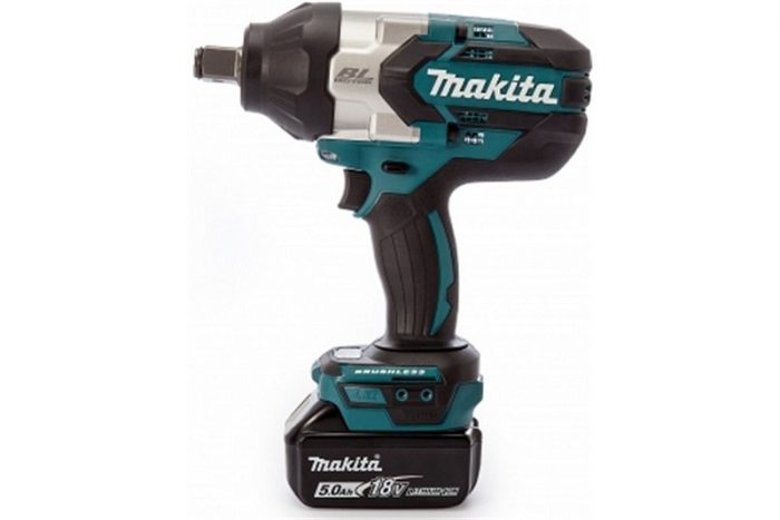 Аккумуляторный ударный гайковерт Makita DTW 1001 RTJ