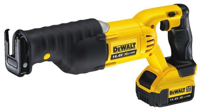 Пила сабельная DeWalt DCS380M2